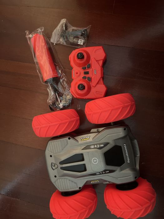 Carro Telecomandado Dupla face – À Prova de Água e Todo-o-Terreno