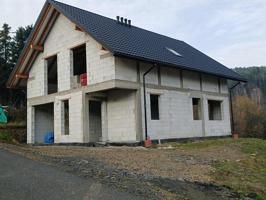 Dom w stanie surowym zamknietym