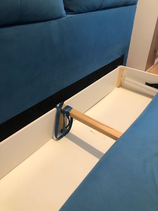 Łóżko-sofa niebieska