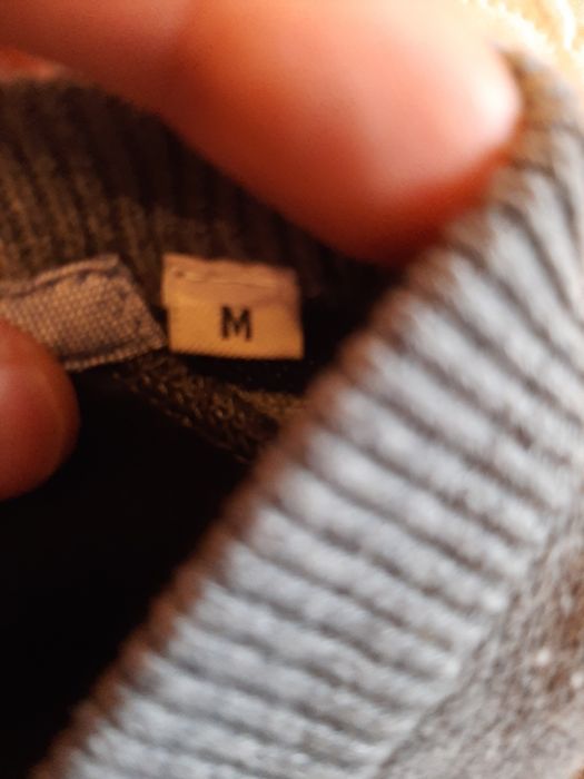 Sweter w serek szary Cottonfield