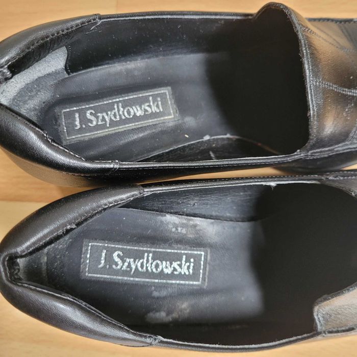 Eleganckie czarne pantofle damskie na obcasie