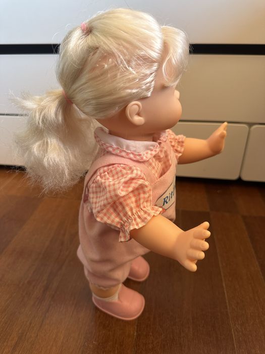 Boneca Ritinha Gatinha e Caminha