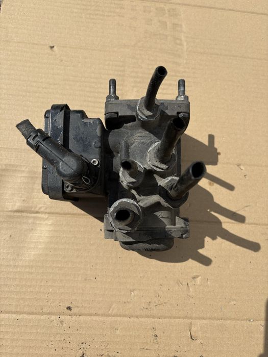 Modulator hamulcowy EBS MAN TG3 TGX TGS zawór knorr bremse