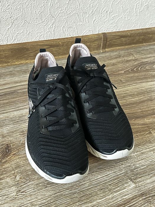 жіночі кросівки Skechers , розмір 40