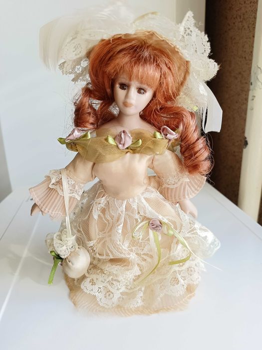 Продам куклу сувенирную