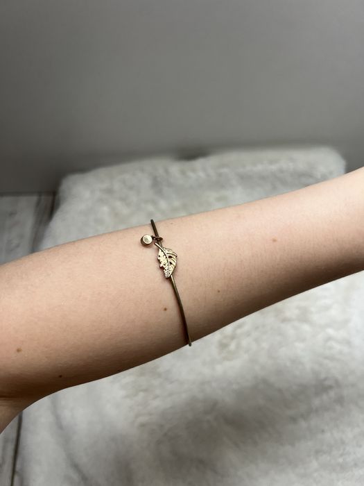 Okrągła bransoletka z listkiem 9