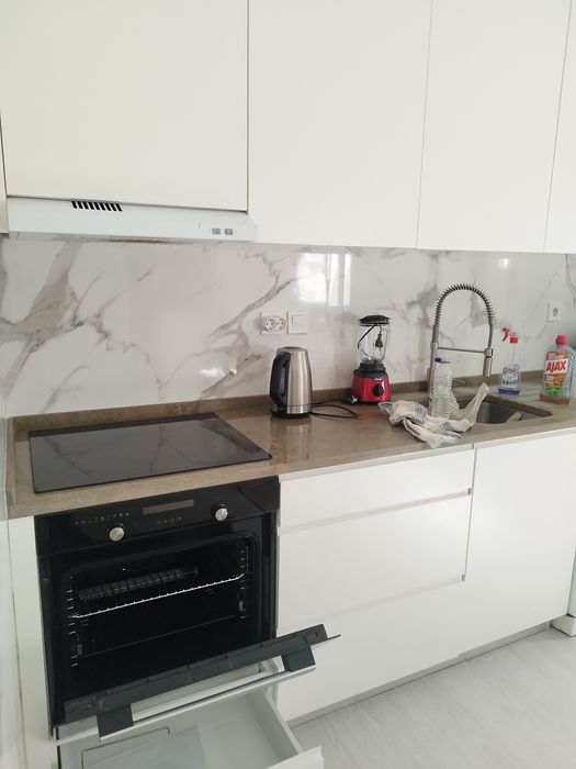 Alugo quarto com suíte