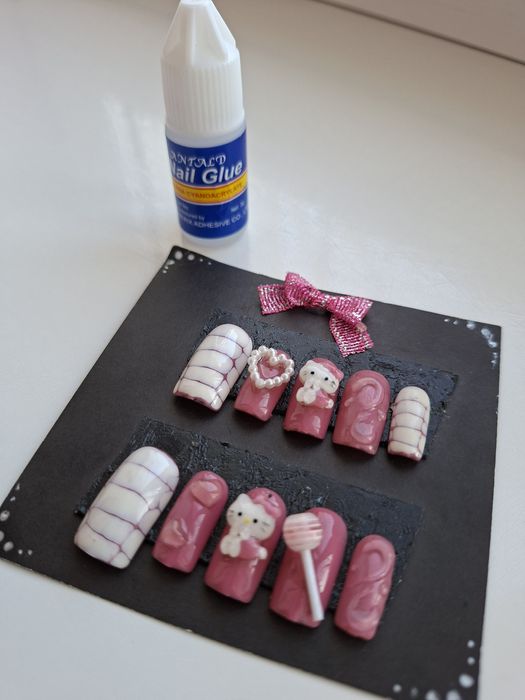 Накладные ногти РУЧНАЯ РАБОТА + клей . ЦЕНА символическая !

Р