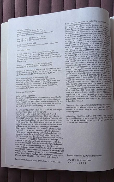 Manual académico + livro de exercícios + CDs "Straightforward" (ING)