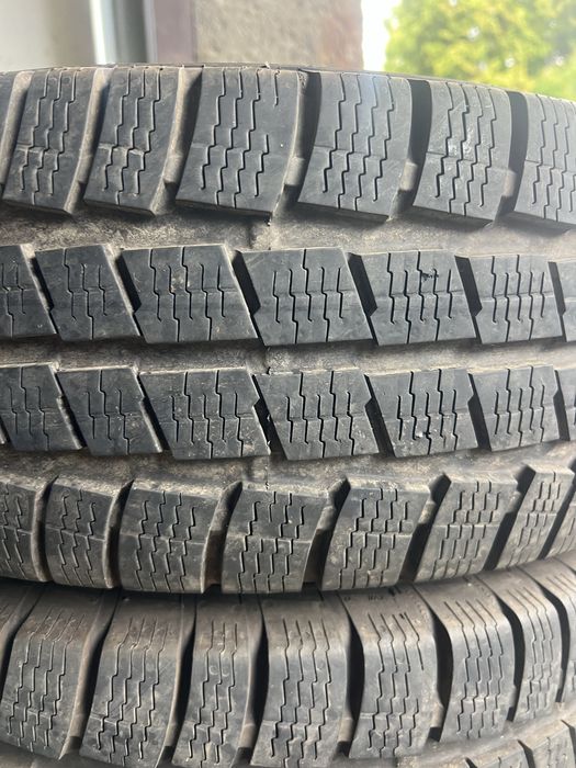Продам резину  шини 215/65/16 С