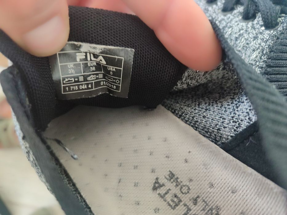 кросівки skechers та fila