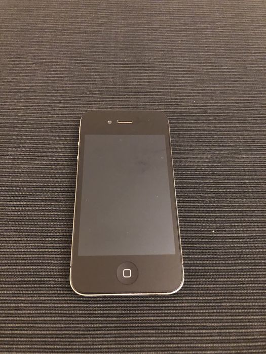 iPhone 4 com acessorios