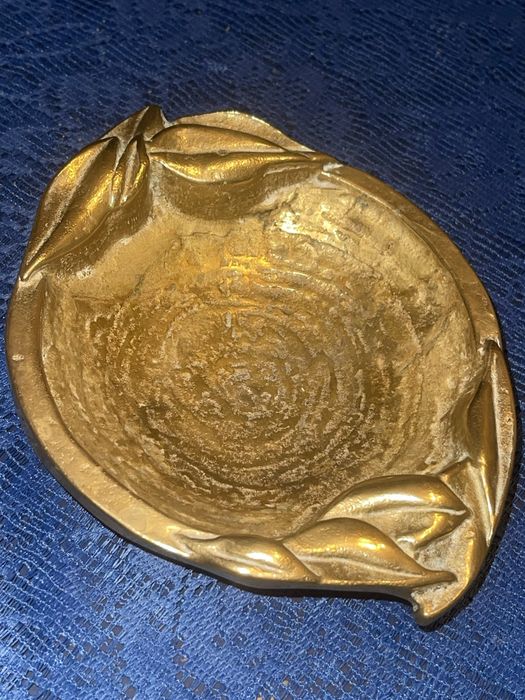 Бронзовая пепельница,вес 1кг 064 гр