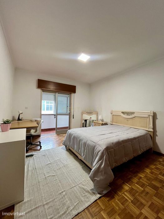 Quarto 2 - Em Apartamento com mais 2 quartos - junto a Urb. Vila Chã