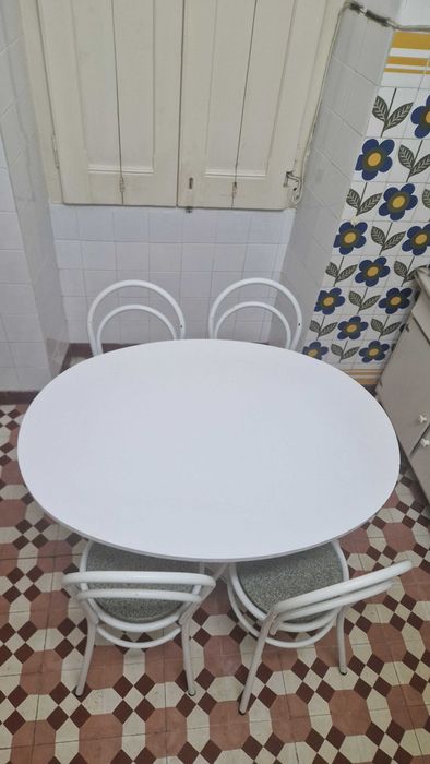 Conjunto mesa + 4 cadeiras de cozinha