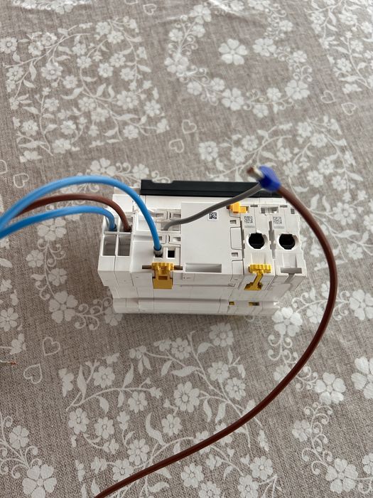 Disjuntor Diferencial de Rearme automtico  Schneider ic60