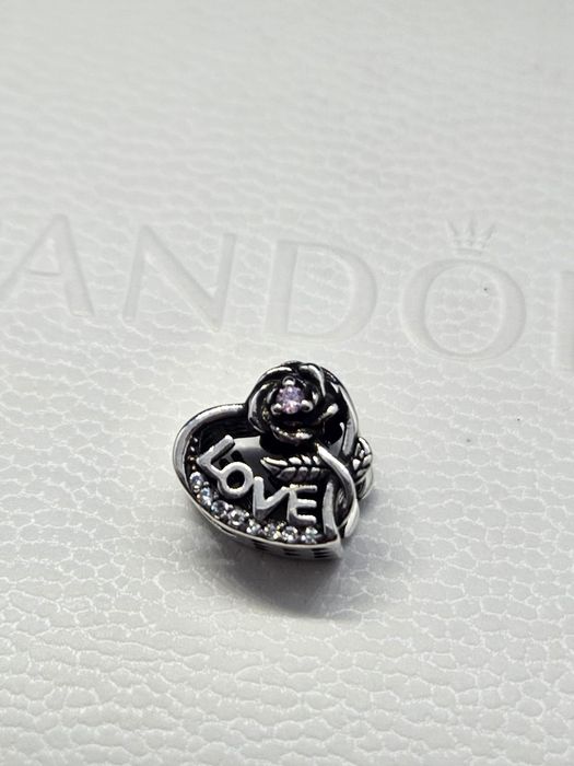 Nowy charms serce z różą – Srebro 925, napis Love