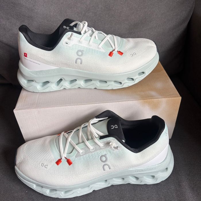 On Cloudtilt Mineral/Ivory