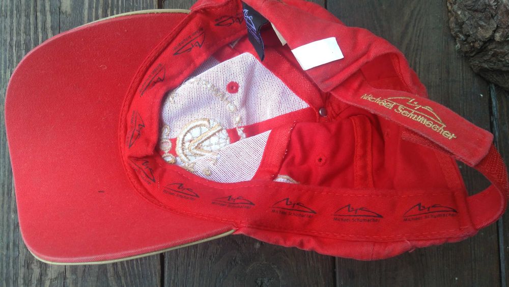 Czapka z daszkiem Ferrari F1 Michael Schumacher Champion 2002