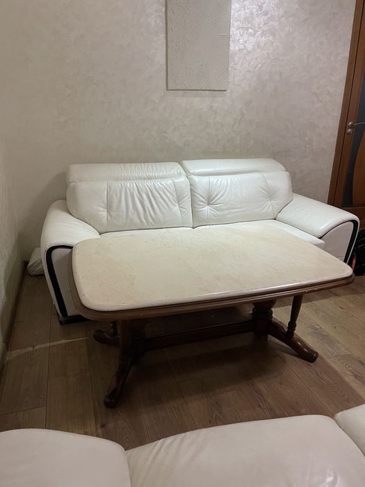 Стіл журнальний з мармуром