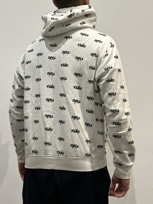 Nike bluza biała w monogramy z kapturem z nadrukiem