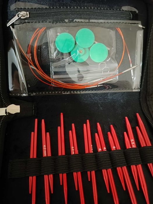 Спиці в'язальні квадратні,рифлені і круглі, кругові.