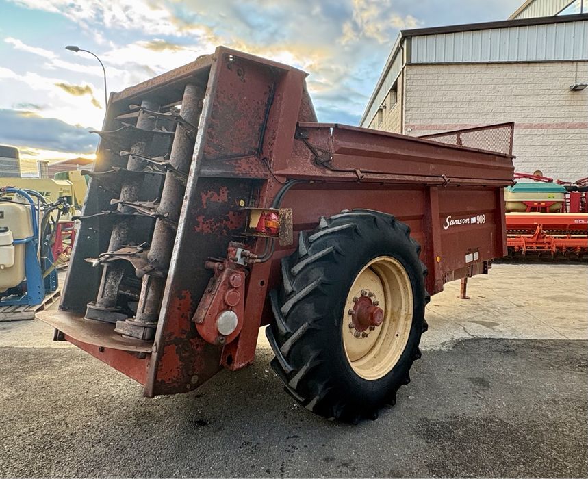 reboque distribuidor  de estrume