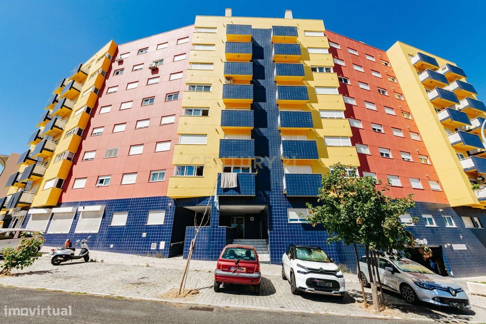 T2 Apartment in Lisbon with Garage