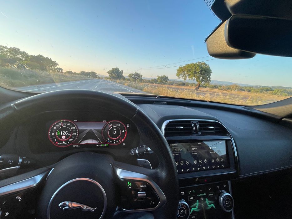 Jaguar XE R-Dynamic SE AWD Black Edition
