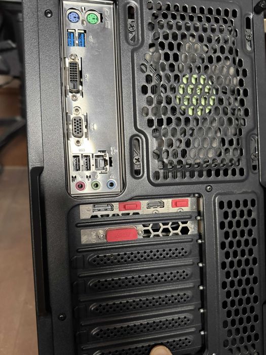 Komputer stacjonarny z procesorem Intel Core i7 szóstej generacji