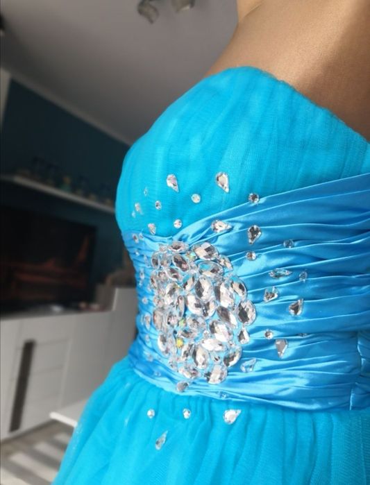 Asos niebieska rozkloszowana tiulowa sukienka z koralikami studniówka.