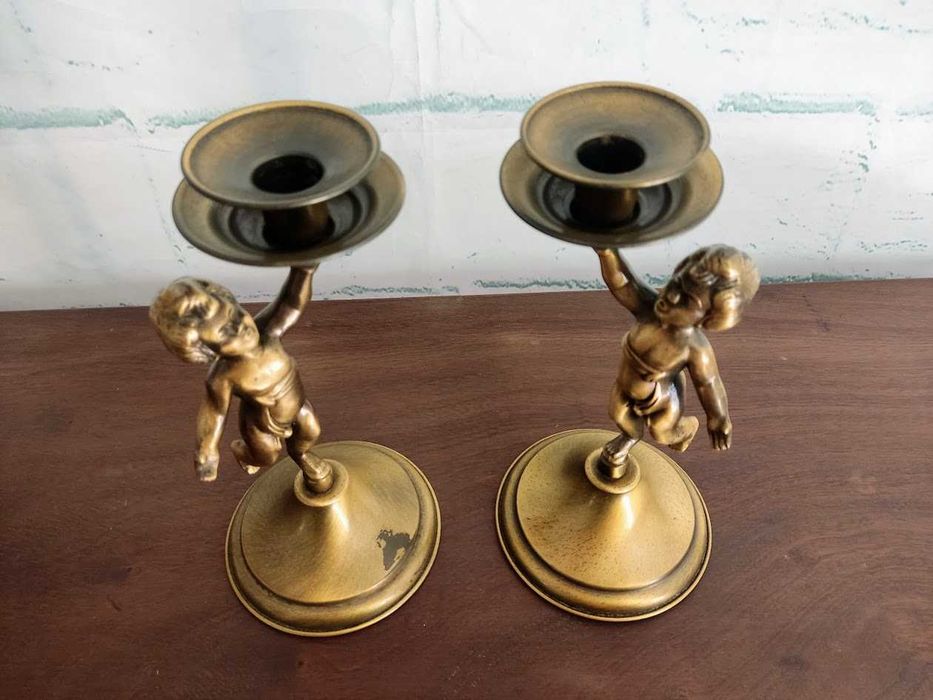 Par de castiçais antigos forma de anjos latão escovado
