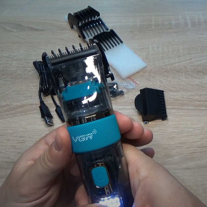 Машинка для стрижки волос и бороды с LED дисплеем и влагозащитой