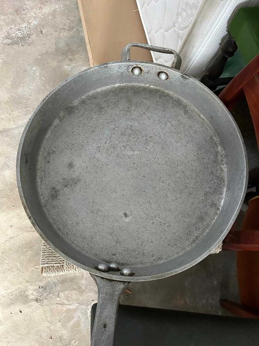 Frigideira com 40cm de diâmetro