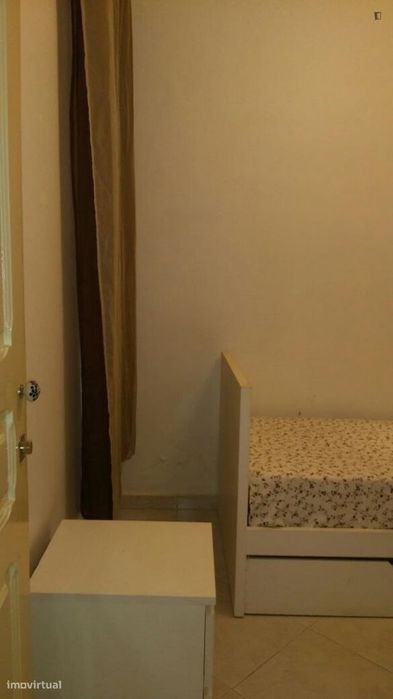 Quarto - localizado em Alameda Lisbon