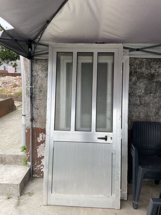 Porta em aluminio