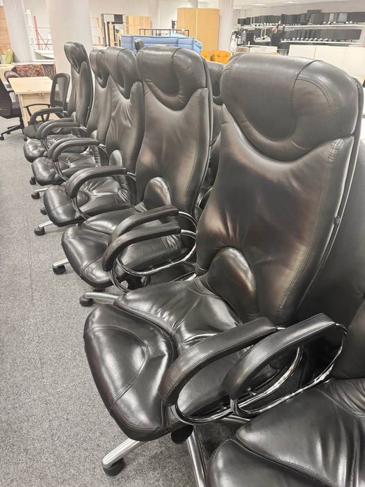 компʼютерні крісла на коліщатках офісні керівника