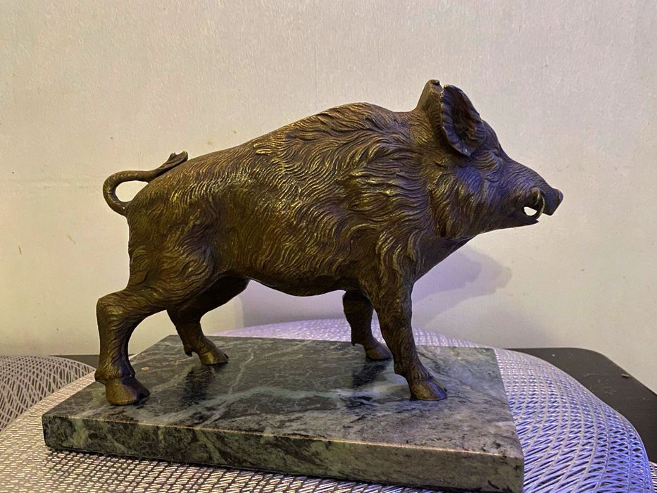 Бронзова скульптура Кабан