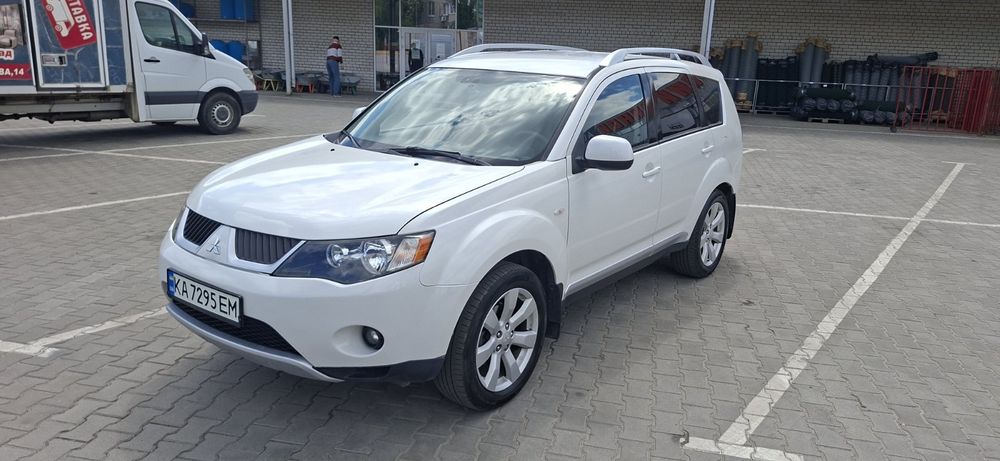 Mitsubishi Outlender XL