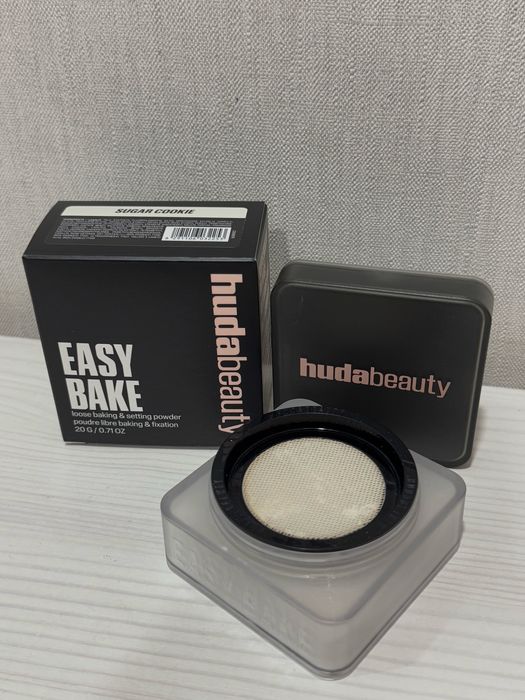 Розсипчаста пудра HudaBeauty