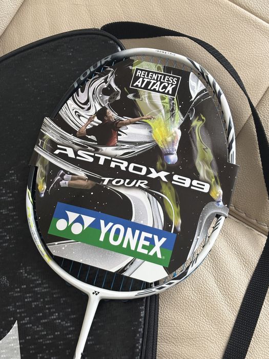 Rakieta Yonex Astrox 99 Tour do badmintona paletka