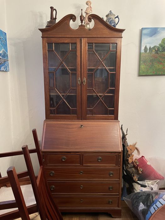 Escrivaninha de madeira