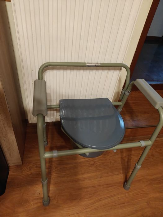 Krzesło toaletowe, jak nowe