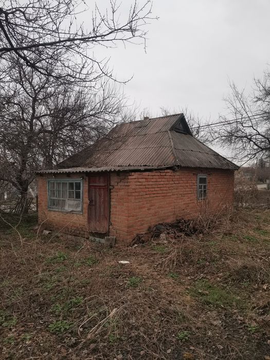 Земельна ділянка 15 соток з будинком та господарчими спорудами.