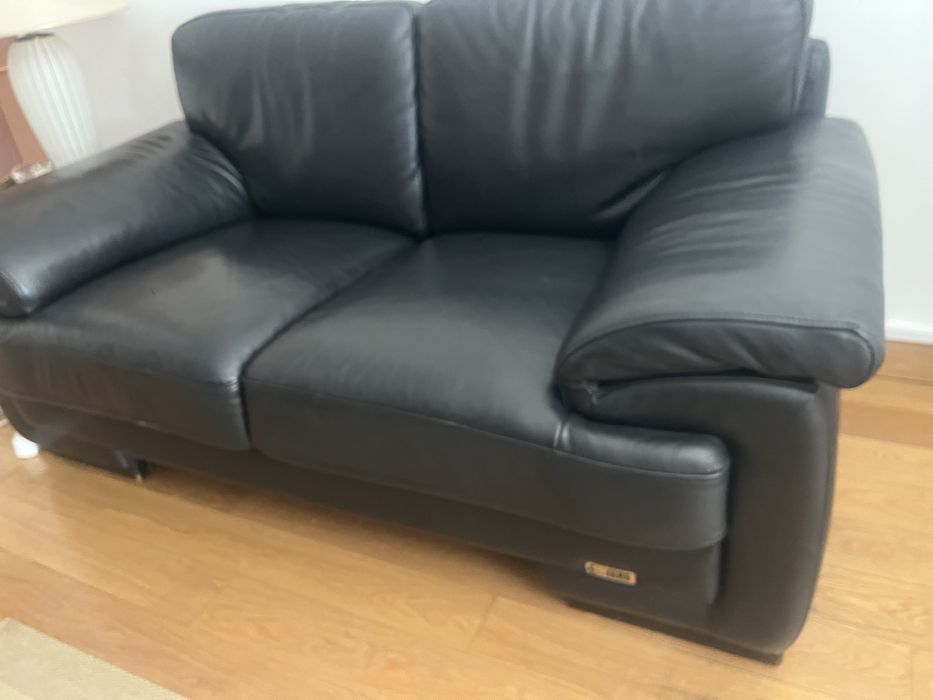 Sofa em pele dois lugares vendo