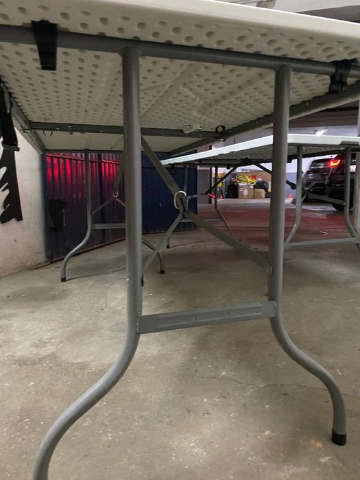 Tenho 2 mesas para alugar
