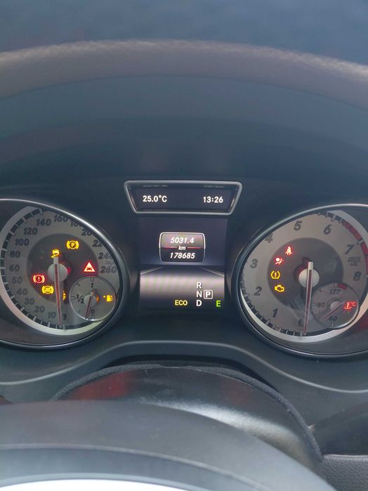 Syndyk sprzeda samochód Mercedes-Benz GLA 250