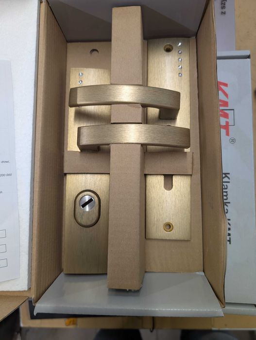 KMT Solidna klamka do drzwi zewnętrznych