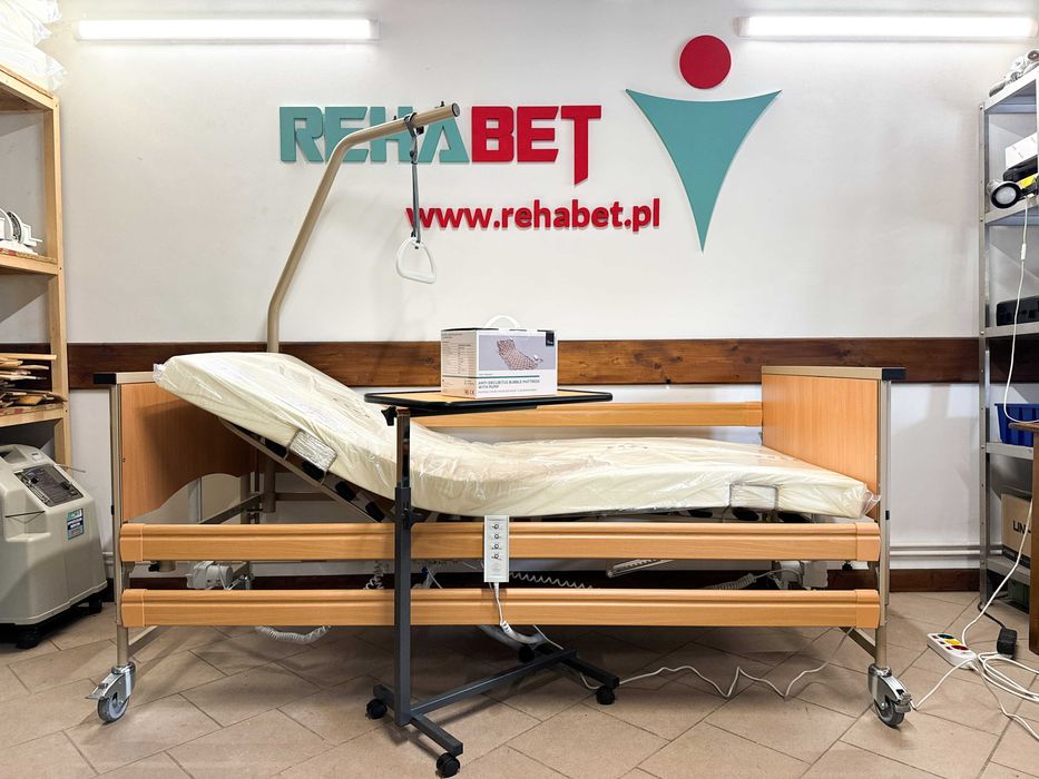 Łóżko rehabilitacyjne medycze Vermeiren + materace + stolik