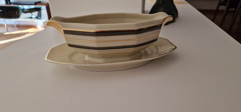 Lote de 2 terrinas e 1 molheira da Ceramica Electro Vila Nova de Gaia